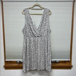 Gilli NWT Gray Polka Dot Sleeveless V Mini Dress Size 3X